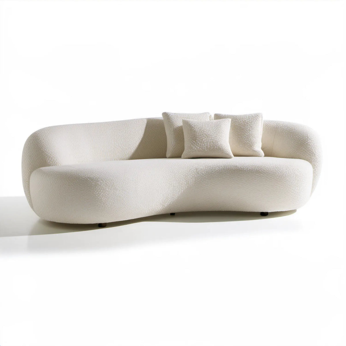 Trzyosobowa sofa zaokrąglona z tapicerką bouclé, kremowa, 230 x 100 x 75 cm